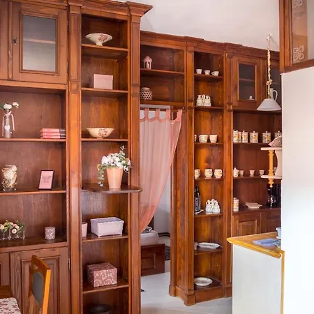 8 Small And Cozy Apartment Timisoara