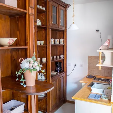 8 Small And Cozy דירה